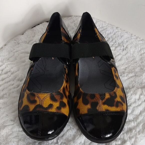 DKNY Animal Print MaryJane Woman's Flats - Picture 7 of 7